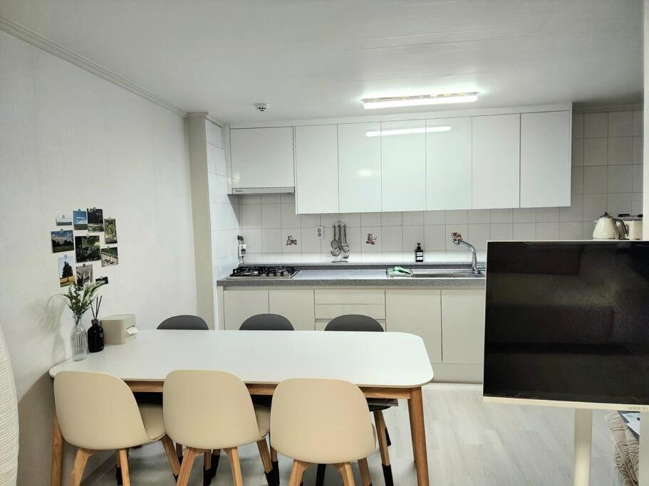 Dotoryhouse Hapjeong Hongdae * Seoul
